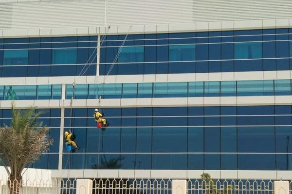 mediclinic-airport-road-hospital-tetragulfgroup-building-cleaning3B75C265-3C82-D77D-67F7-64DFF1A83878.jpeg