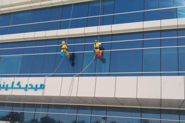 mediclinic-pharmacy-tetragulfgroup-rope-access-window-cleaning98C75B39-2594-A321-C6CC-1B75E6DC1997.jpeg