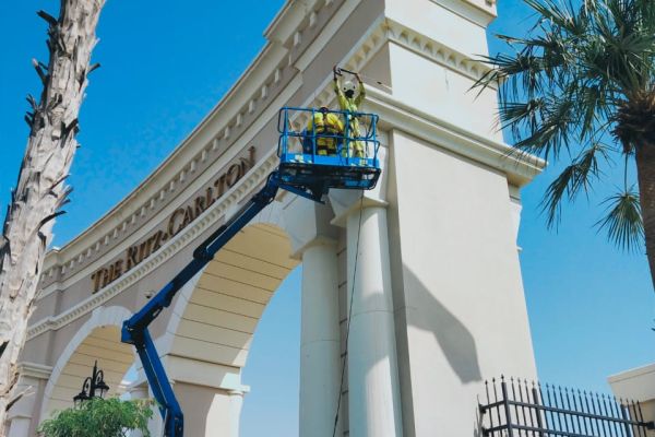 ritz-carlton-gate-and-entry-cleaning-tetra-gulf-rope-access-cleaning-team200f187f-e0e6-7571-ba4f-c810a49fa217870F9A1D-204C-4582-B271-A59DFA5DC9D7.jpeg