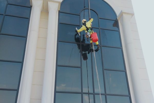 rope-acces-cleaning-group-abu-dhabi-dubai-tetra-gulf-group-025508885d4ae2c06-df61-d337-004e-da2a252834932EFA05D3-6D1E-6F28-7312-5FCC6939940B.jpeg