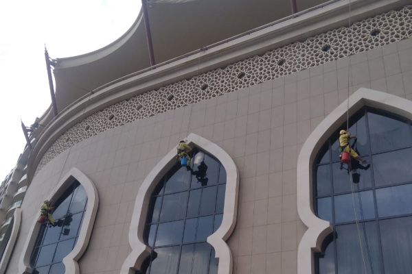 rope-access-cleaning-at-bab-al-qasr-hotel-abu-dhabi-tetra-gulf-group-united-arab-emirates-dubaie04dee94-41ad-076f-666c-e72788148b25EB60C893-54EA-70E6-F0F3-2DB47FB34899.jpeg