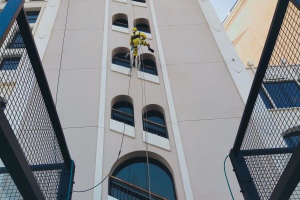 rope-access-cleaning-building-bottom-under-view-windows-tetragulfgroupcc621394-6add-d7f6-1dba-807f9cc5786d2A9F4794-5041-32C9-5DB0-5C87968D739B.jpeg