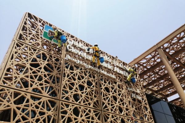 rope-access-cleaning-cleveland-clinic-abu-dhabi-yellow-uniform-tetragulfgroup-uae4061F437-36F6-9F9C-40D7-A28D5DCCF880.jpg