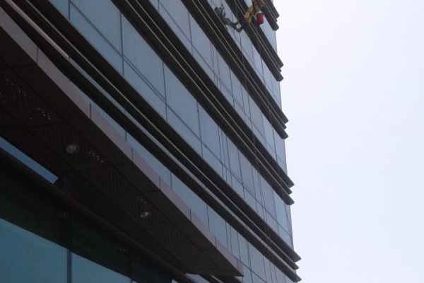 rope-access-window-cleaning-reflective-building-abu-dhabi5a15556c-5153-b9a9-d143-6a2a3f2ddc95BFAABCAB-B2A9-B1EB-D096-4B59C78EC477.jpeg
