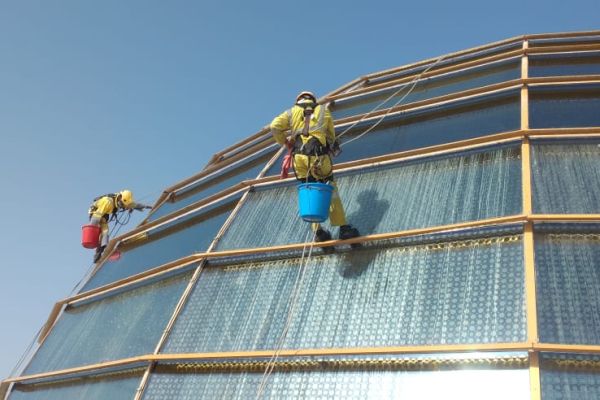 ropeaccess-cleaning-round-top-building-abu-dhabi-dubai-tetra-gulf-group-workersc0a0b541-a10c-0c44-c3d4-e6dcc3f8a1b5740FAEF0-EDC8-FC5A-5A27-AF75CA6C95C0.jpeg