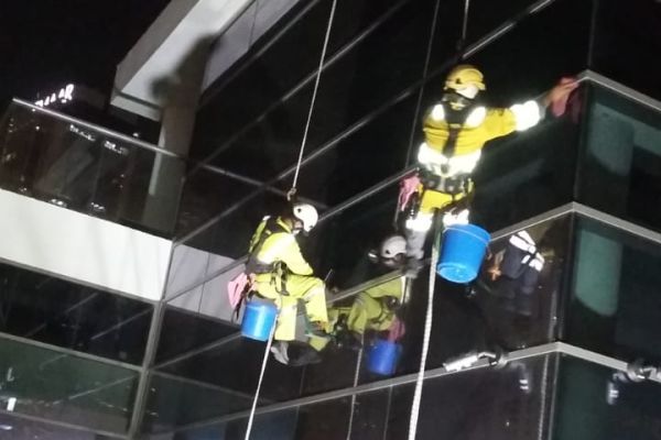 tetra-gulf-group-general-cleaning-night-window-washingCC2A49F1-AE23-6786-4B4E-C704079B81AA.jpeg