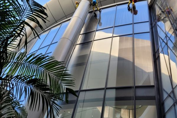 tetra-gulf-rope-access-cleaning-team-abu-dhabi-glass-and-window-cleaning996a3893-c903-2fa4-5b87-931ffc5dc3e2044EBED7-63CB-3A8F-4A5C-73248A18B488.jpeg