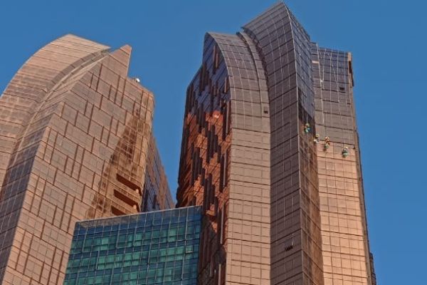 tetra-gulf-rope-access-cleaning-team-abu-dhabi-sky-scrapper-cleaning-bronze-towele8c760e3-d41f-9251-8026-7dcda176a8d6B91B4434-1736-A816-2FE8-72496A22A76C.jpeg
