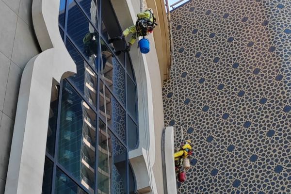 tetra-rope-gulf-access-cleaning-abu-dhabi-window-washing-mosque-dubaiB803A09A-8392-918A-D66E-75E41DD05261.jpg