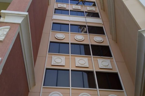 tetragulf-ritz-kids-cleaning-villa-building-window-circles-squares-windows-dubai-hotelc25807eb-3cd1-c5e5-fd89-7a04c76f7c261F5074E1-3334-30D7-E6D5-7EFCF482836B.jpeg