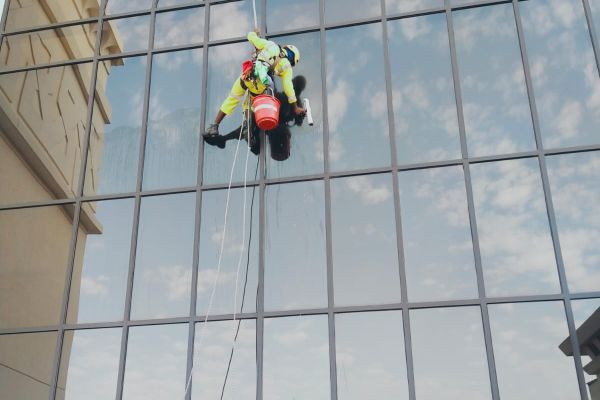 tetragulf-rope-access-team-cleaning-glass-building-windows31c88204-2d81-72c7-eb09-1b41888eff3cC4DE2114-9E19-2D00-BFCA-070752B68F69.jpeg