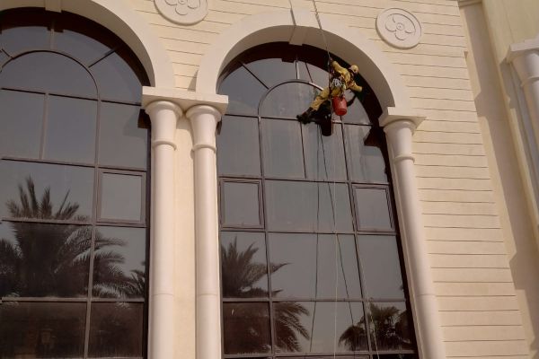 tetragulfgroup-cleaning-glass-door-and-window-rope-acces-dubai-abu-dhabi27e75197-1de0-2395-67f8-c9c3a22acf9986A36741-6655-8C23-0F52-93194074C962.jpeg