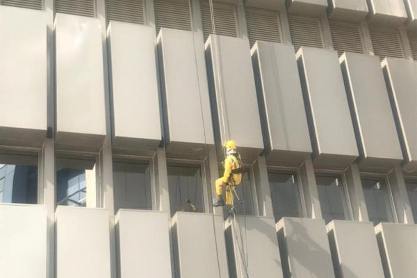 tetragulfgroup-rope-acces-cleaning-adnoc-building-abu-dhabi-uae61530680-012F-3814-0C46-8FB5EAF29EDA.jpeg