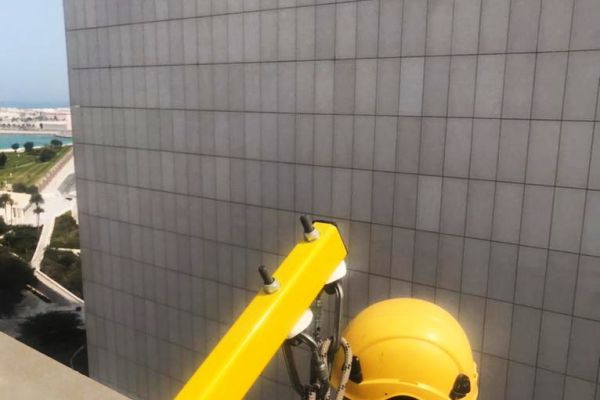 tetragulfgroup-rope-acces-cleaning-adnoc-building-yellow-helmet5AF8691B-897C-C353-5065-4B3ACDA7BE3E.jpg