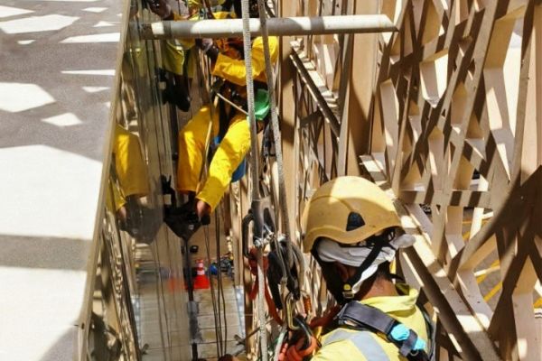 tetragulfgroup-rope-access-cleaning-group-yellow-cleveland-clinic-abu-dhabi252DD3A7-662F-178D-B816-DFE922CEA38D.jpg