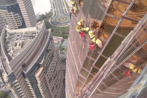 window-cleaning-sky-scrapper-rope-tetra-abu-dhabi-dubai-hotel-golden66fa0759-0c65-eab7-8180-6071569bde9c2069E4D4-536C-6BFE-0D7B-E7482E5994B0.jpeg